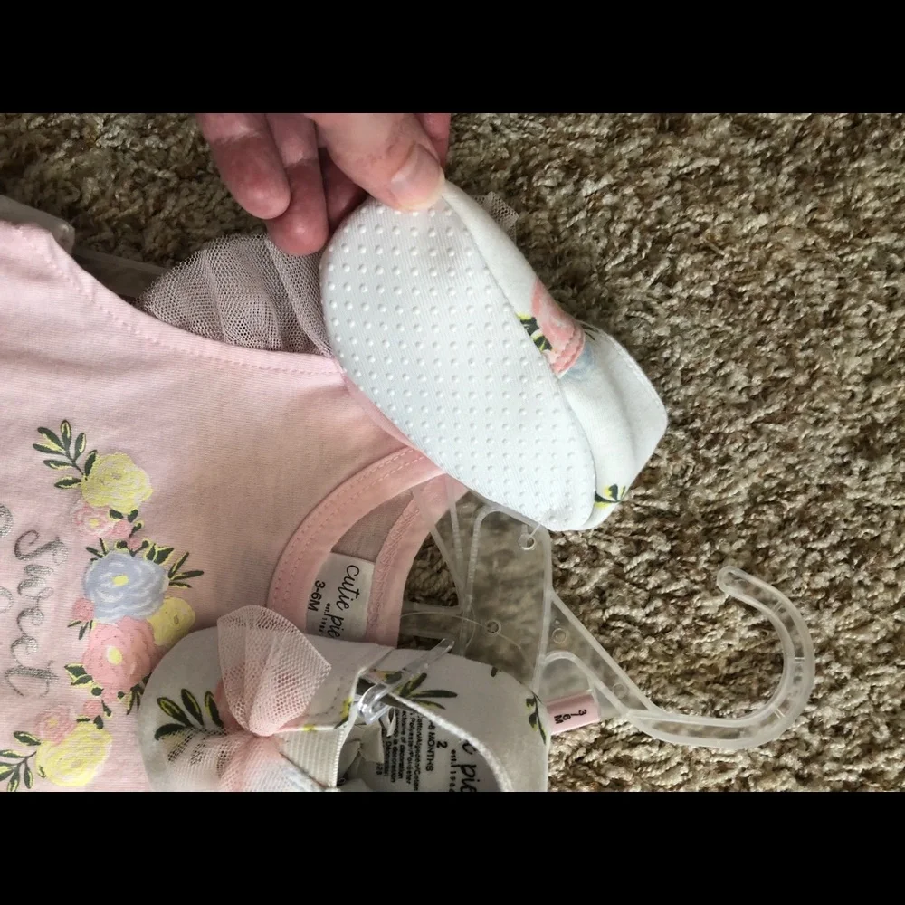 Sweet baby girl 3-6 months 3 piece floral  matching set